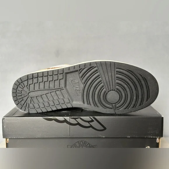 Air Jordan 1 Low SE Hemp - Picture 8 of 10